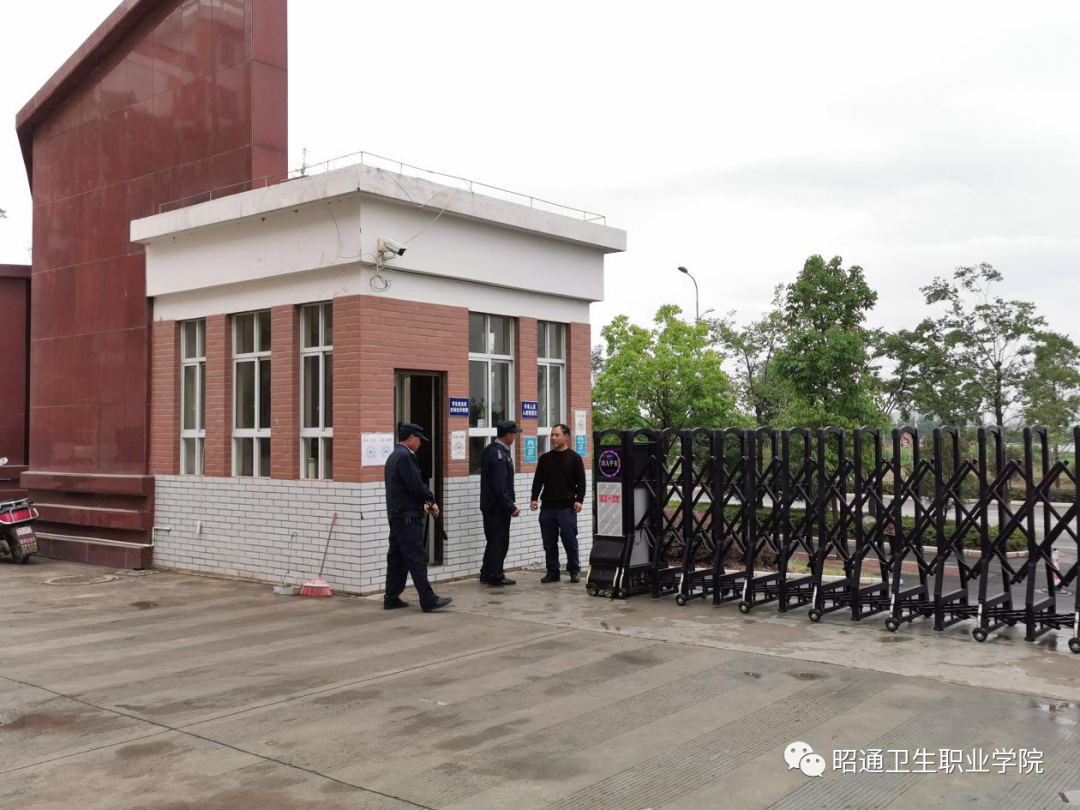 昭通卫生职业学院开展防暴反恐应急演练