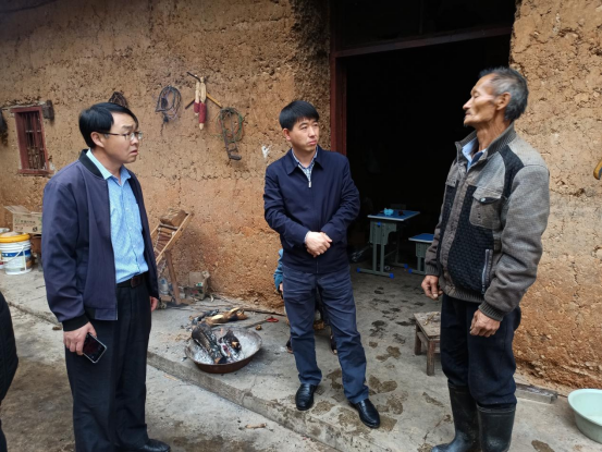 学院领导一行深入挂钩联系点走访