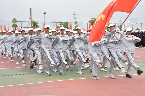 昭通卫生职业学院2021级学生军训  圆满结束