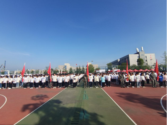 沐浴初秋朝阳 迎接青春风采——昭通卫生职业学院2022级中专学生军训拉开帷幕